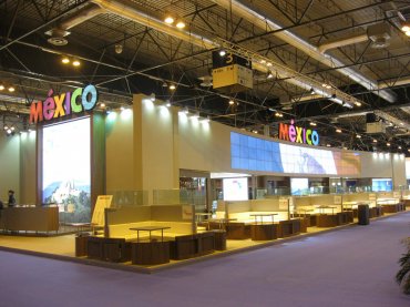 Construcción de stands en FITUR 2013